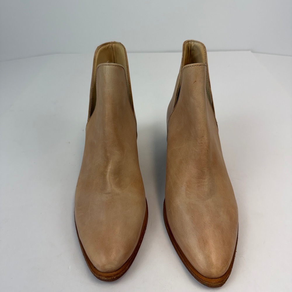 Free People Royale Flat Tan Leather Ankle Boots Pointed Toe V Cut Size 38 7.5 - Picture 2 of 6